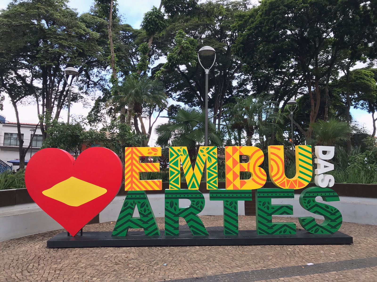 Os Encantos de Embu das Artes: Um Guia Completo de Roteiro